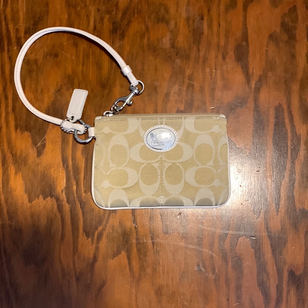 Coach clutch in excellent used condition